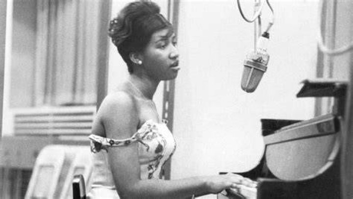 I had no idea Aretha Franklin could play the piano!