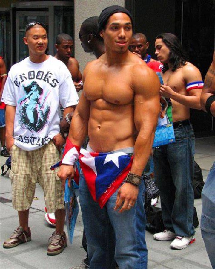 Puerto Rican Bubble Butt Takes His Lawnmower for a Stroll